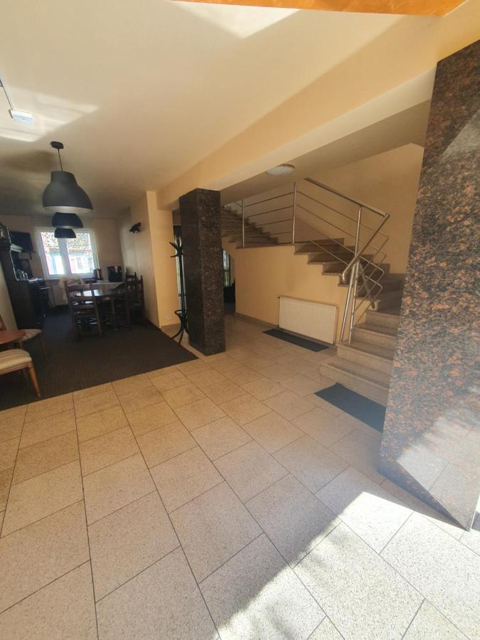 Hotel Graf Łask Екстериор снимка
