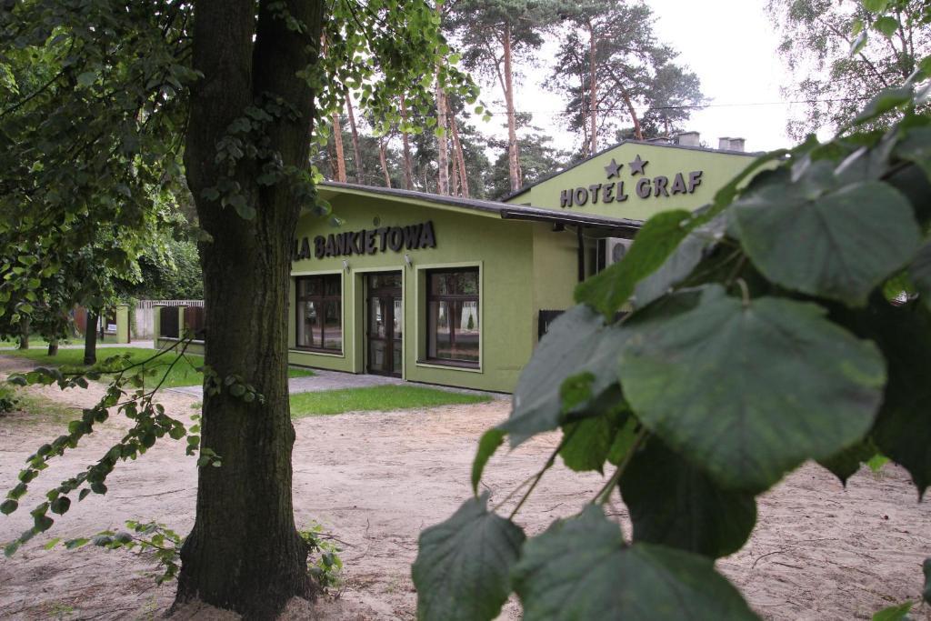 Hotel Graf Łask Екстериор снимка