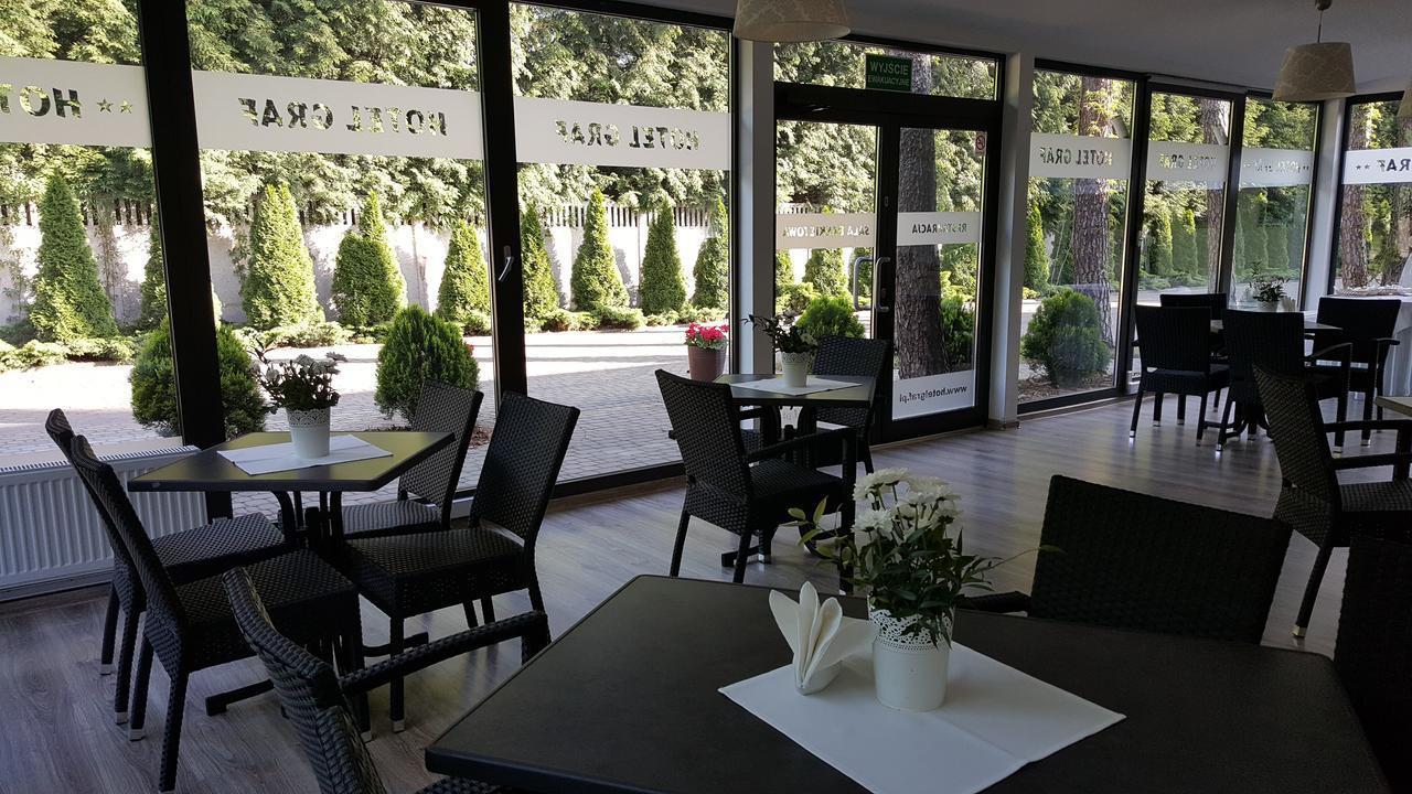 Hotel Graf Łask Екстериор снимка