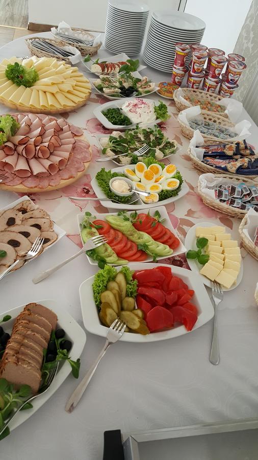 Hotel Graf Łask Екстериор снимка