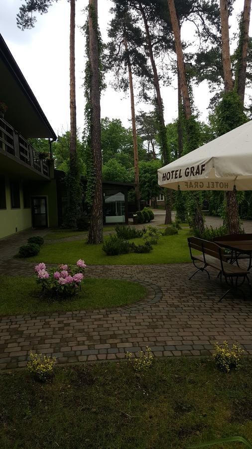 Hotel Graf Łask Екстериор снимка